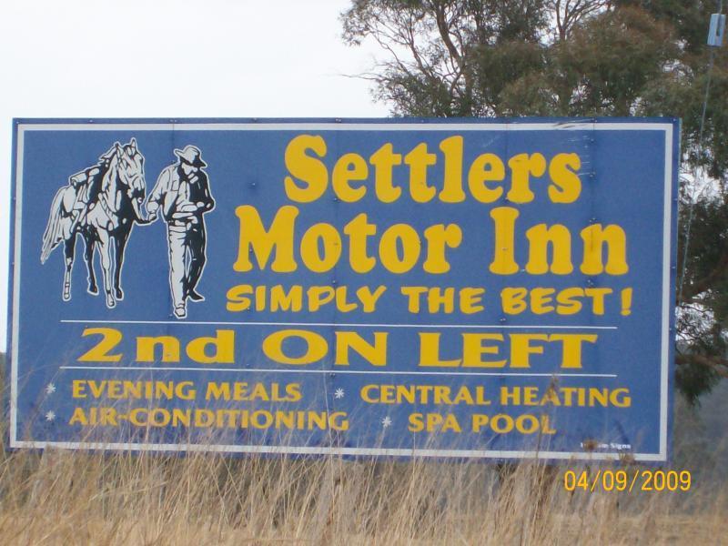 Settlers Motor Inn Тентърфилд Екстериор снимка